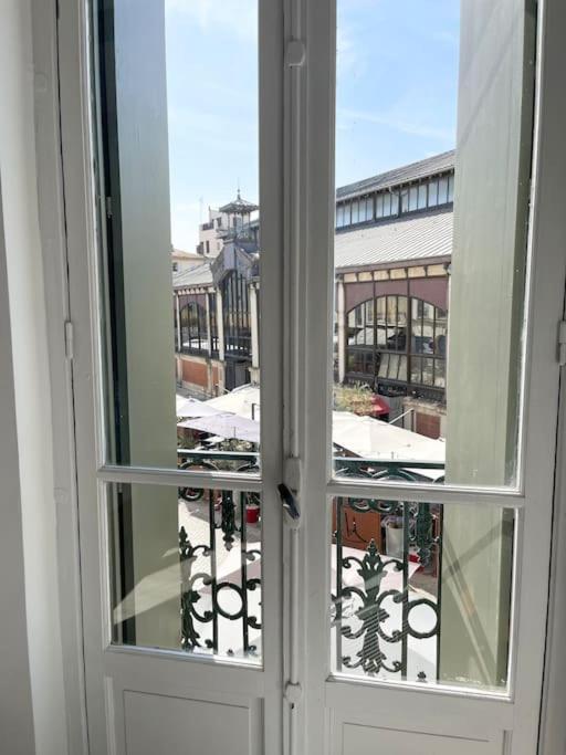 Vue Sur La Place Des Halles, Art Apparts Безье Экстерьер фото